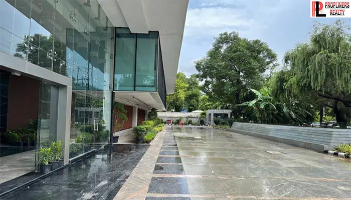 the rise film city noida rent